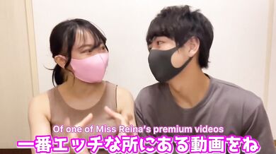 OLレイナ’s AV watching turns into a gushing squirt fest