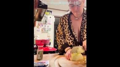 Big tits housewife plugs herself while cleaning and cooking raw solo