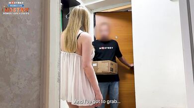 Courier pounds stepmom’s dripping cunt till she begs Yes Yes Yes