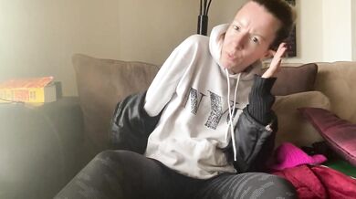 Stressed out milf naked after jog no makeup solo picks yoga pants