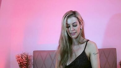 Carol’s ass gets filled while she twerks