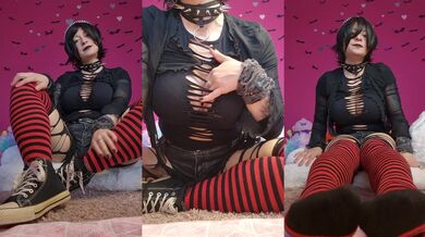 Big titty goth girl gets her thick thighs stuffed with thick socks
