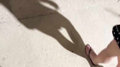 American tourist gets a public beach blowjob in Italy