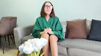 Blonde realtor gets drilled then squirts on camera