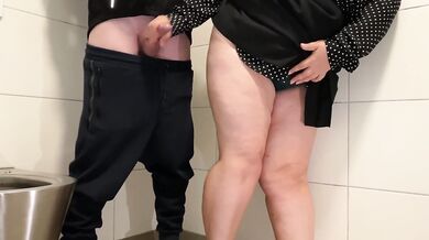 Gushing cum splashes MILFs thick hairy thighs in public toilet