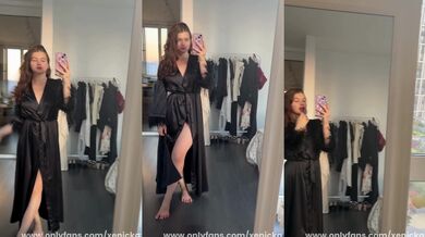 Cute ukrainian babes pulls big boobs out of hot onlyfans tees