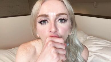 Teen hogs dildo rides her bald cunt until it gushes