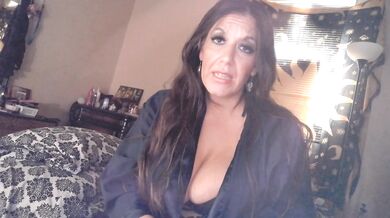 Gloryhole surprises are the best Italian milf mom stories